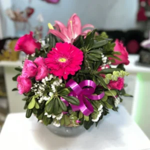 Pecera mix de flores fucsias