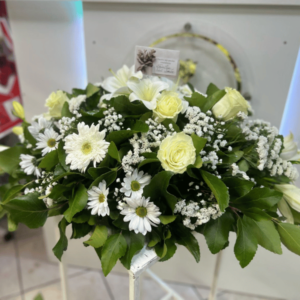Cojín de condolencias a la redonda mix de flores blancas