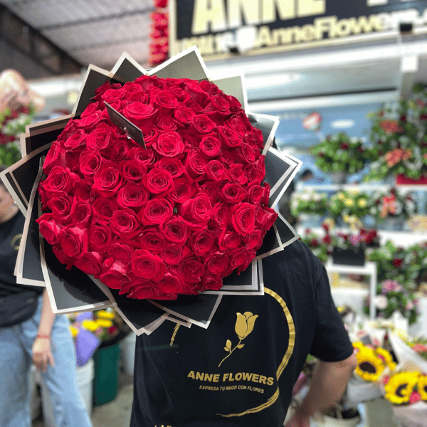 Ramo de 100 rosas rojas ecuatorianas