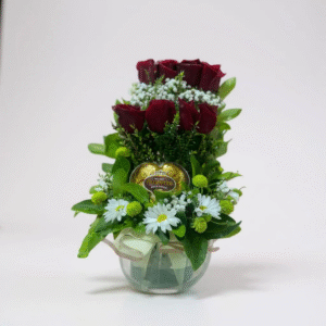 Pecera con 8 rosas y bombones