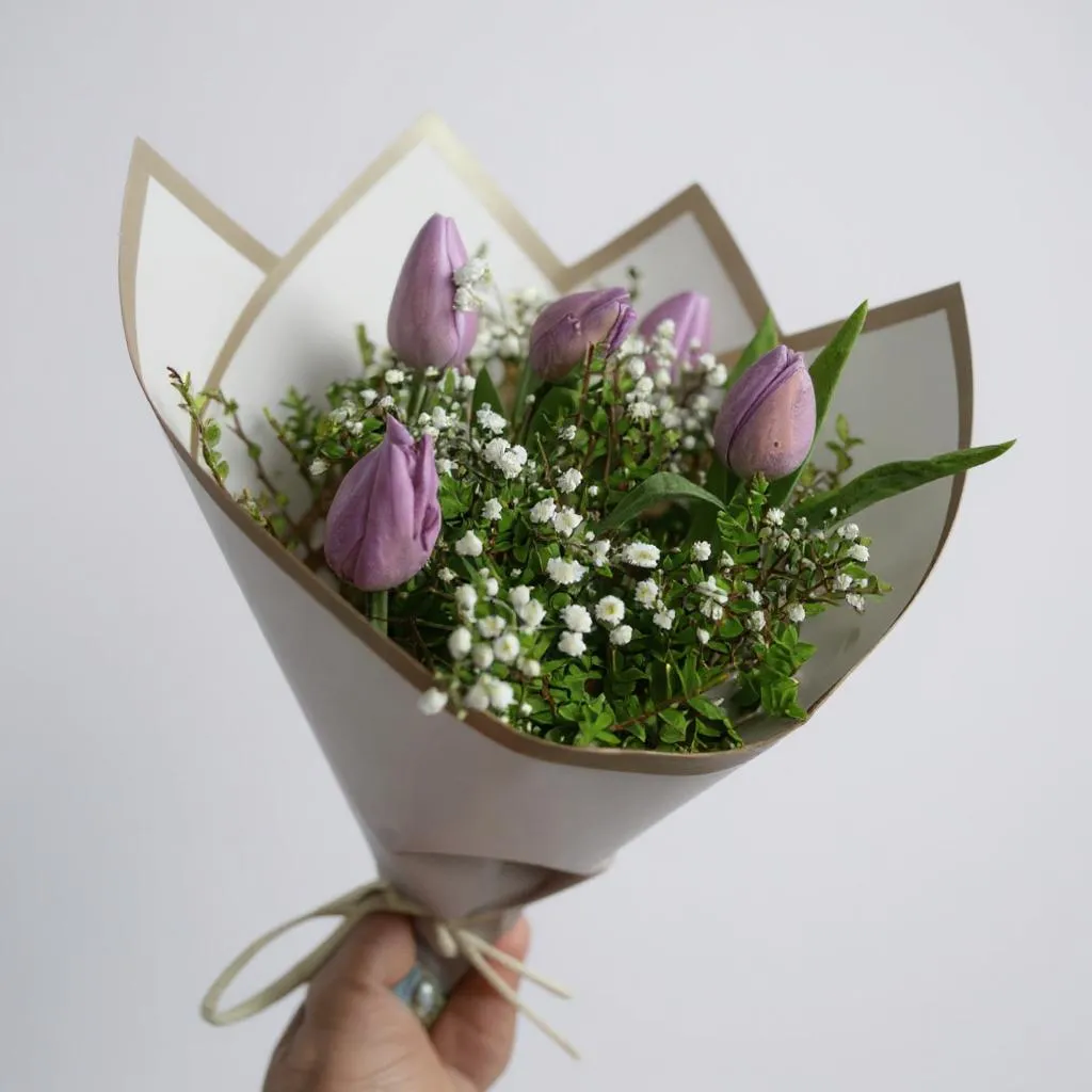 5 tulipanes morados
