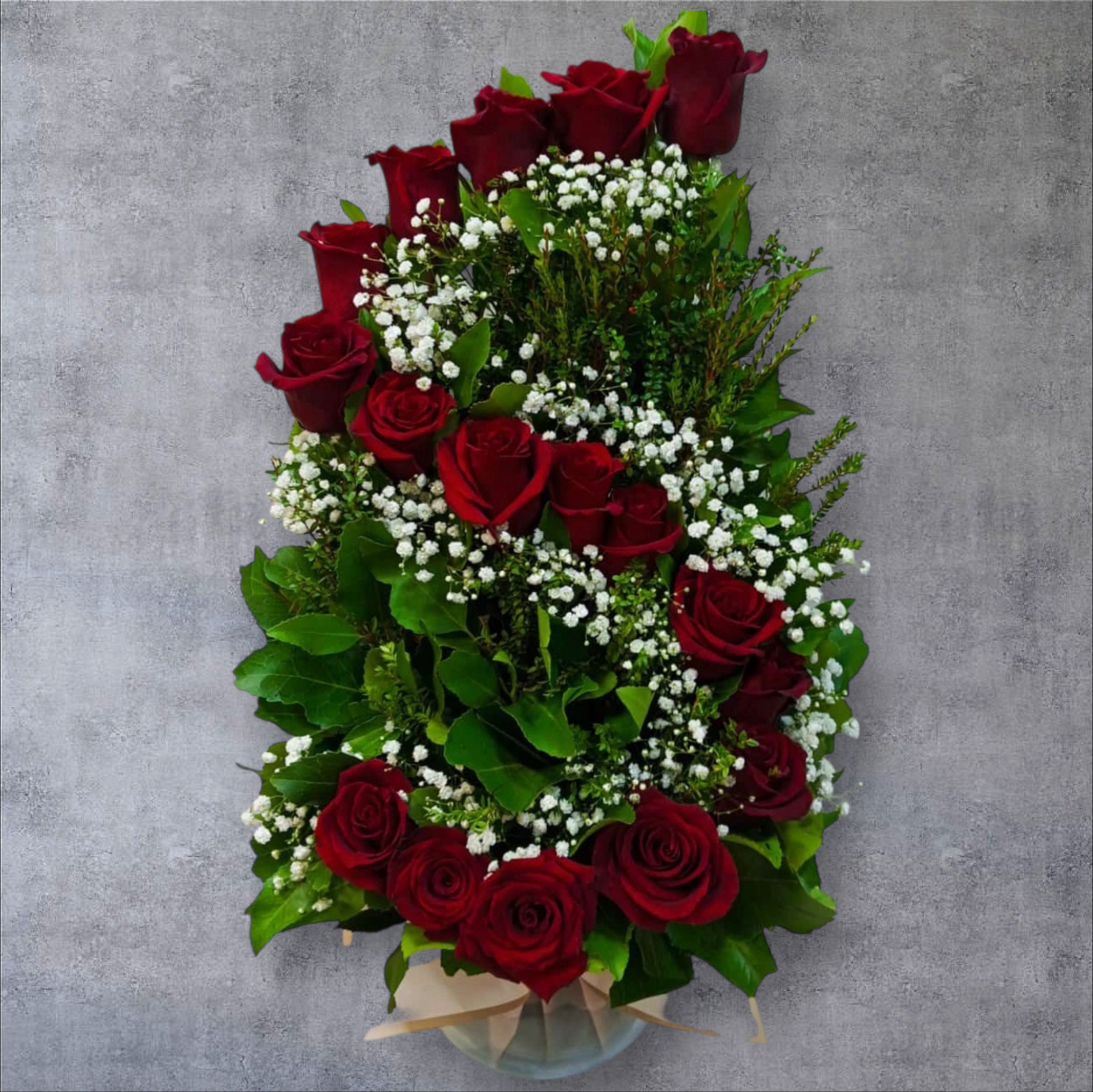 Pecera frontal de rosas rojas