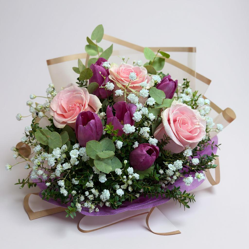 Ramo de 5 tulipanes y 3 rosas