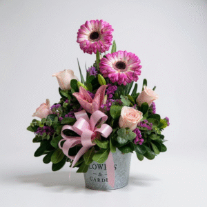 Balde mix de flores rosadas