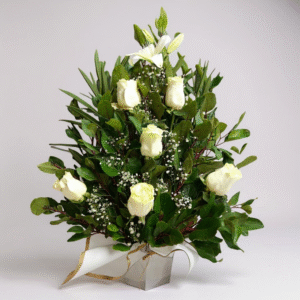 Arreglo floral de rosas blancas
