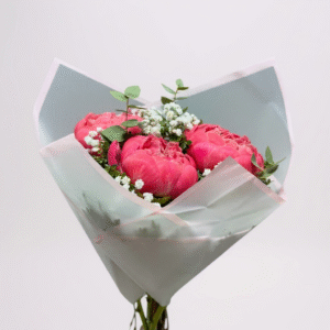 Ramo de 3 peonias rosadas con eucaliptos