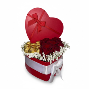 Rosas y bombones en box corazón 💝