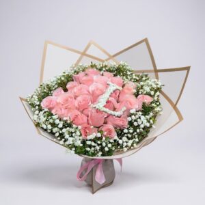 25 rosas rosadas con inicial personalizada